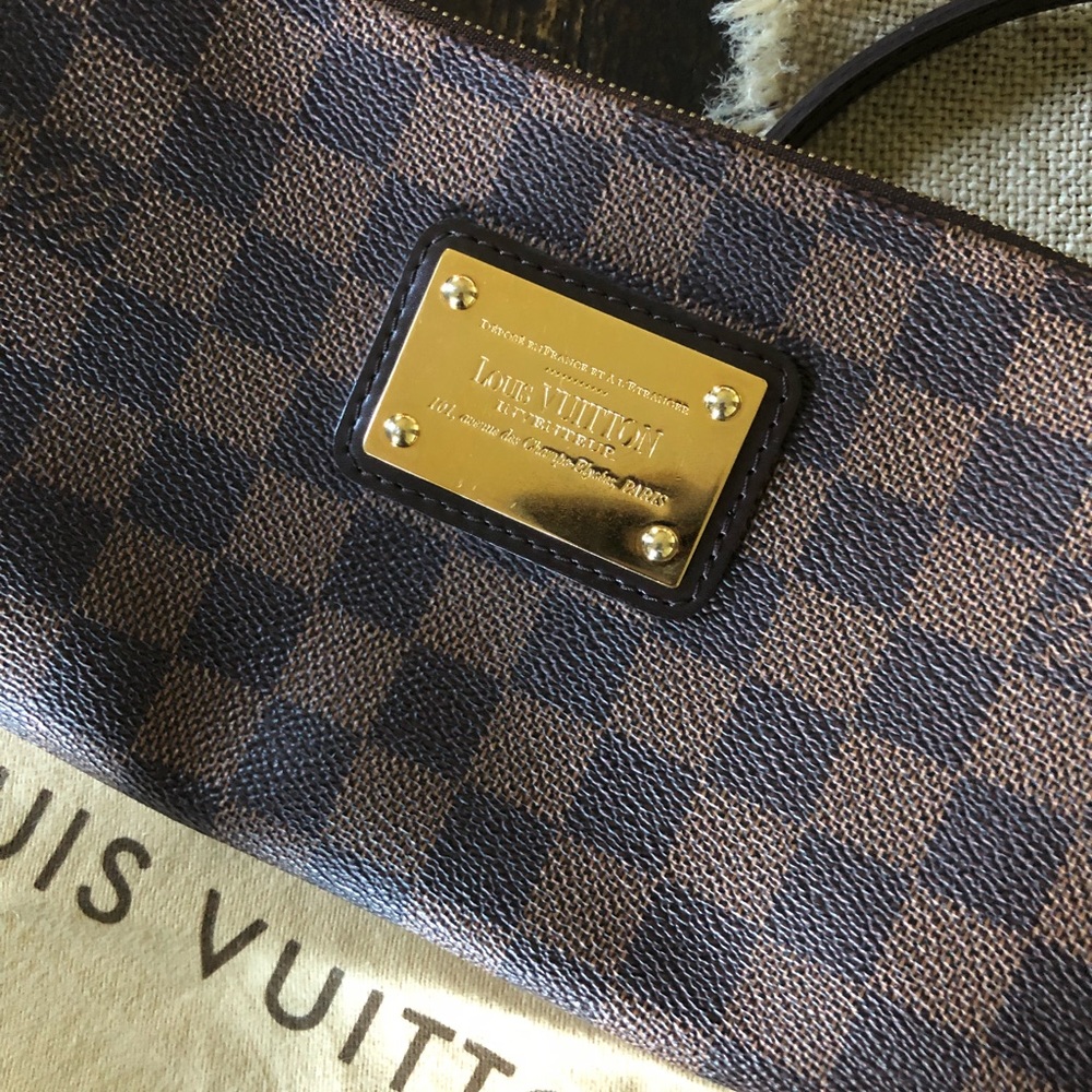 Louis Vuitton cross body clutch